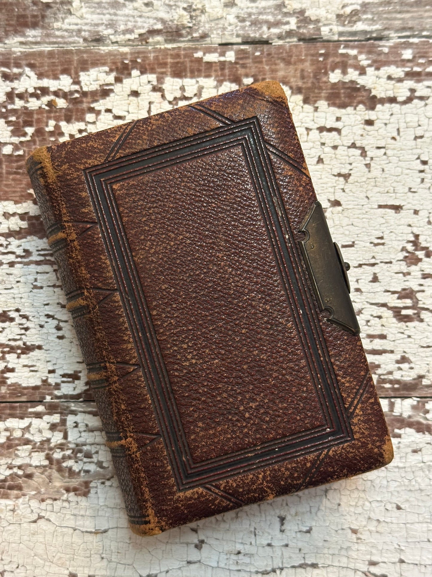 Antique Leather Book of Common Prayer- with clasp